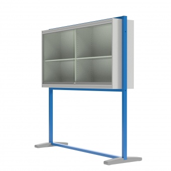 Vitrine, freistehend, 190 cm hoch, 210x40 cm (B/T), Rückwand: Holz Vitrine, freistehend, 190 cm hoch, 210x40 cm (B/T), Rückwand: Holz